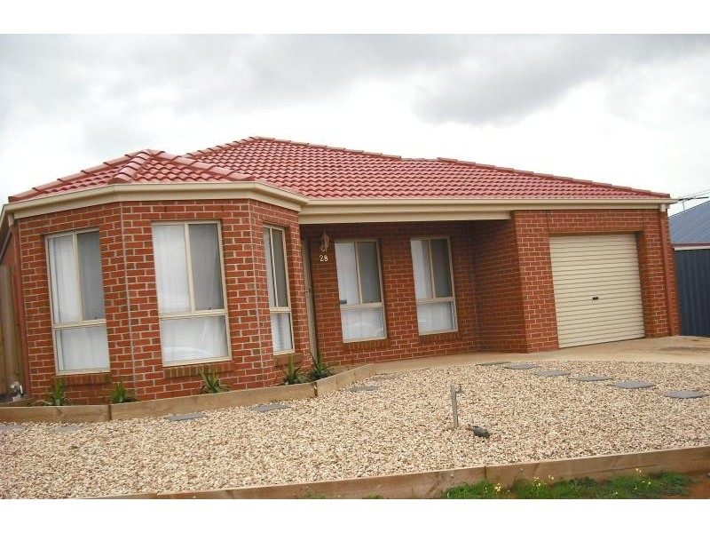 28 Roslyn Park Drive, Melton West VIC 3337