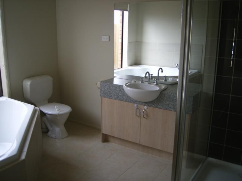 66 Black Knight Way, Kurunjang VIC 3337