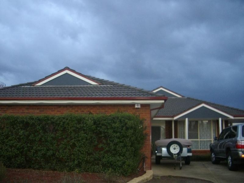 9 Deanswood Place, Melton VIC 3337