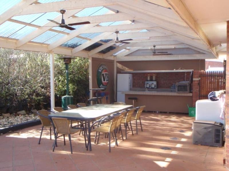 9 Deanswood Place, Melton VIC 3337