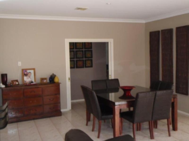 9 Deanswood Place, Melton VIC 3337