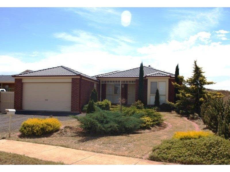 51 Gamalite Drive, Melton VIC 3337