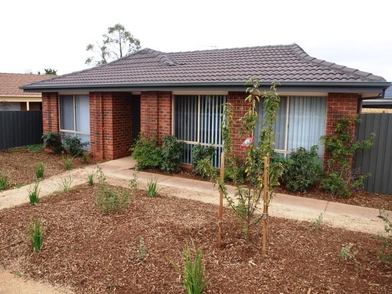 1/48 Hilton Way, Melton VIC 3337