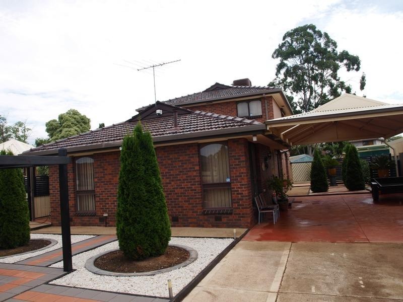 8 Julian Place, Melton VIC 3337