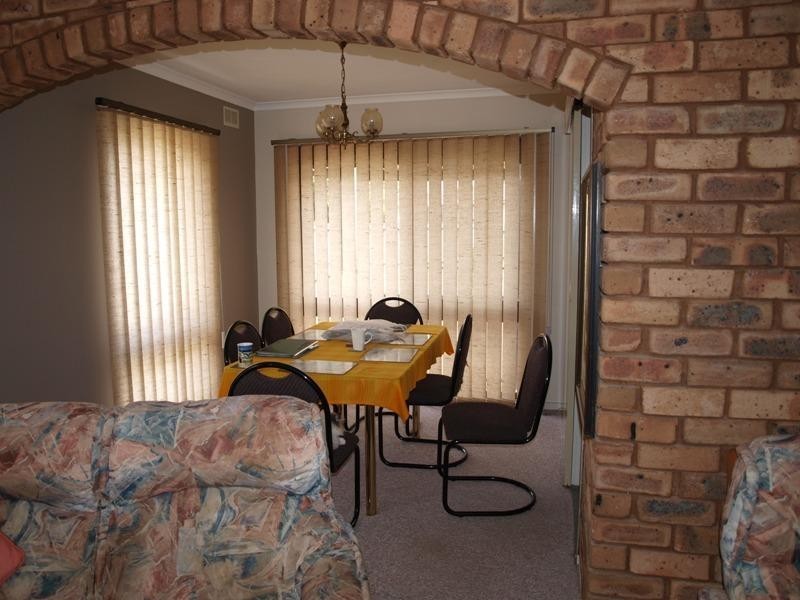 8 Julian Place, Melton VIC 3337