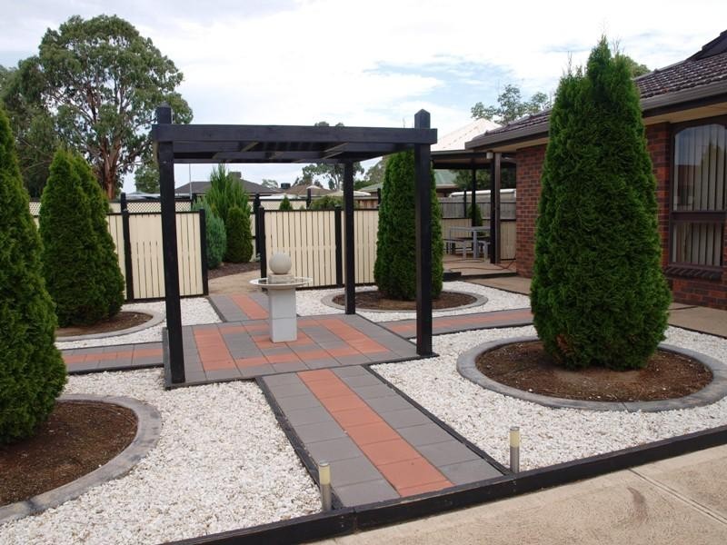 8 Julian Place, Melton VIC 3337