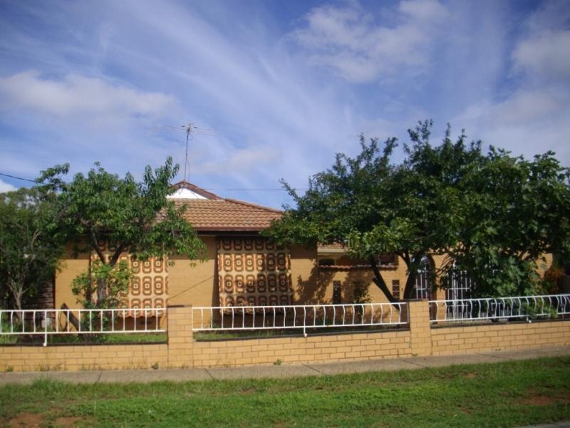 54 Second Avenue, Melton South VIC 3338