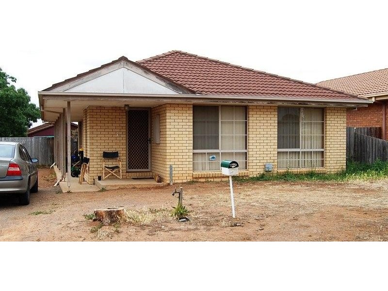 4 Oakfield Court, Melton South VIC 3338