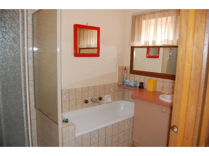 4 Oakfield Court, Melton South VIC 3338