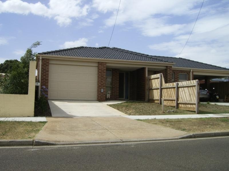 Unit 2/2 Oldershaw Road, Melton VIC 3337