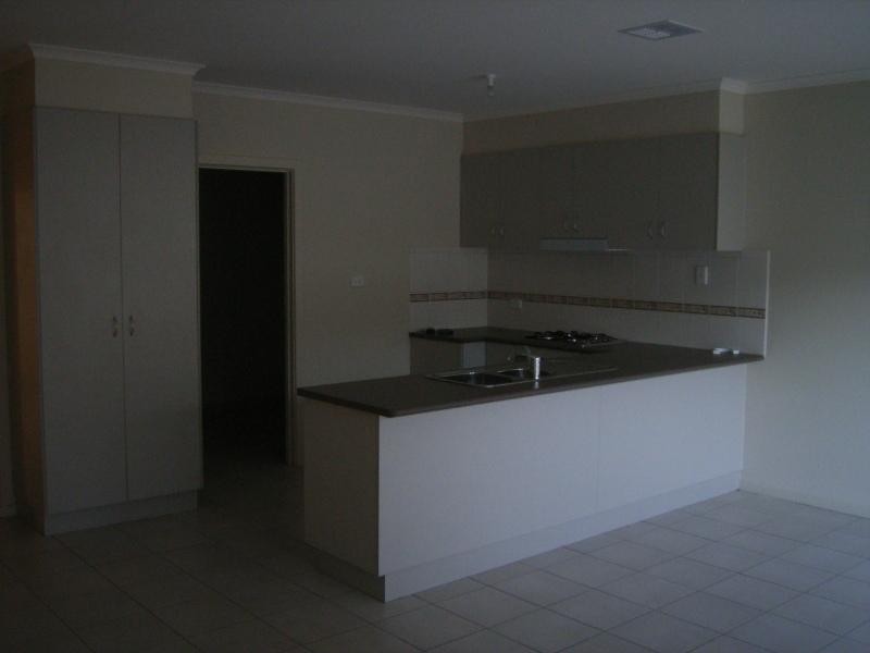 3 Kim Lane, Melton VIC 3337