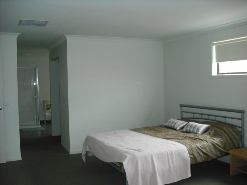 24 Ironbark Way, Brookfield VIC 3338