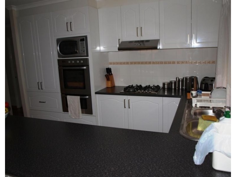 2 Mahlan Close, Hillside VIC 3037