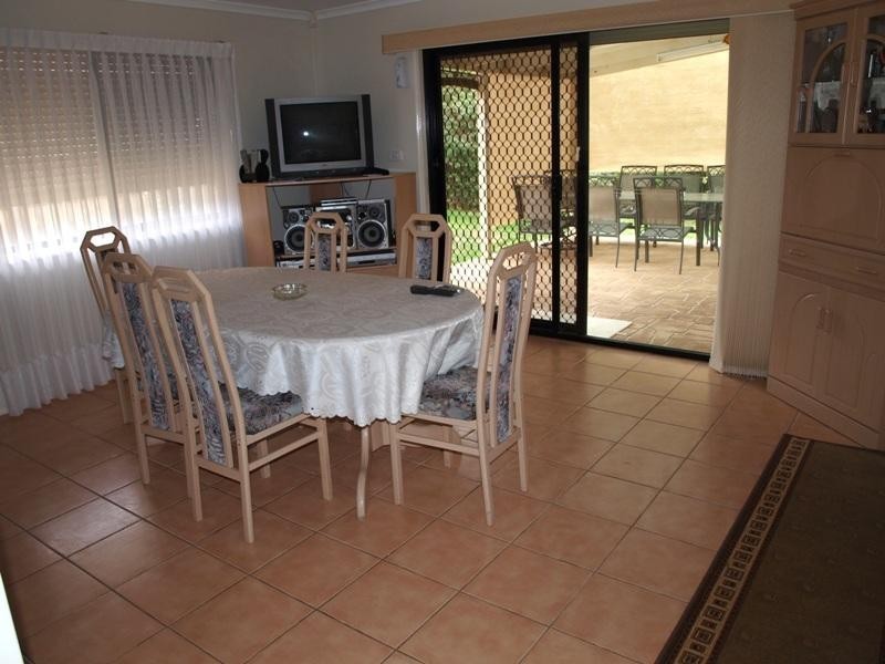 2 Mahlan Close, Hillside VIC 3037