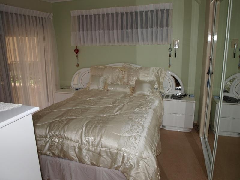 2 Mahlan Close, Hillside VIC 3037