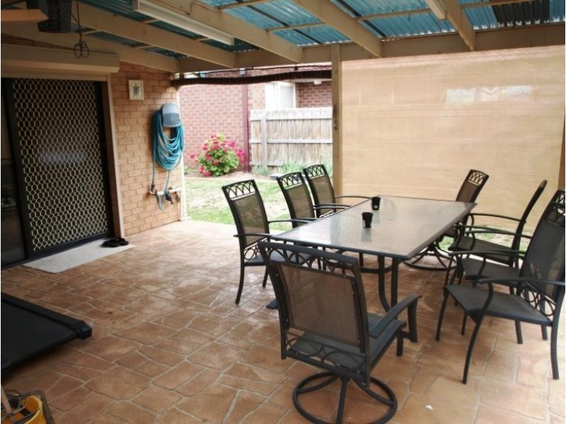 2 Mahlan Close, Hillside VIC 3037