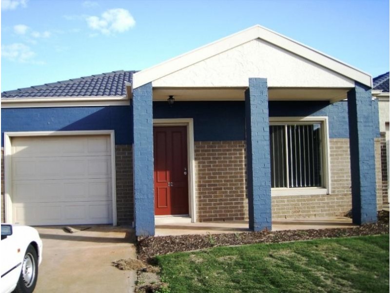 Unit 52/17 Crestmont Drive, Melton VIC 3337