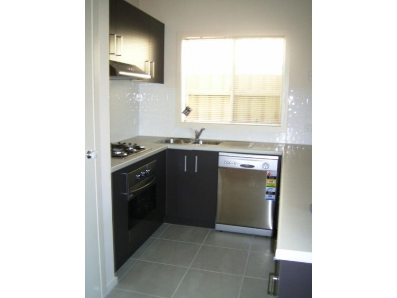 Unit 52/17 Crestmont Drive, Melton VIC 3337