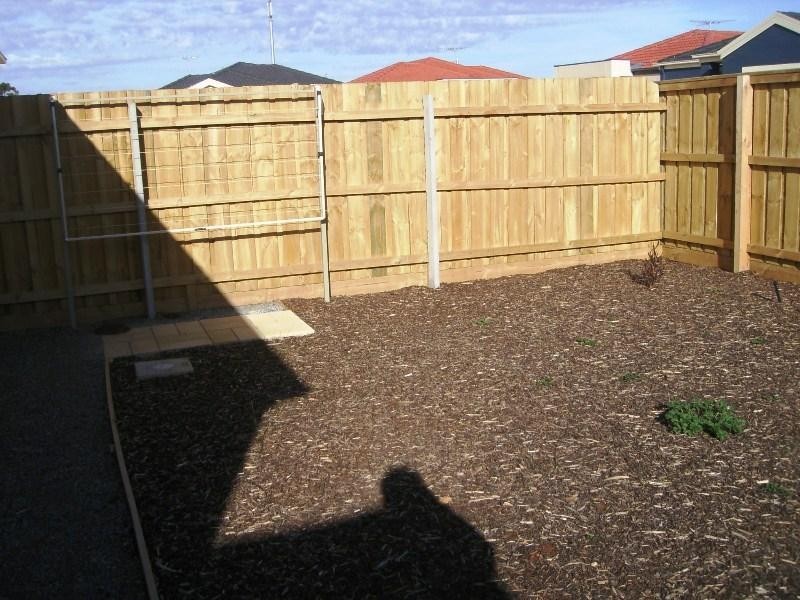 Unit 52/17 Crestmont Drive, Melton VIC 3337