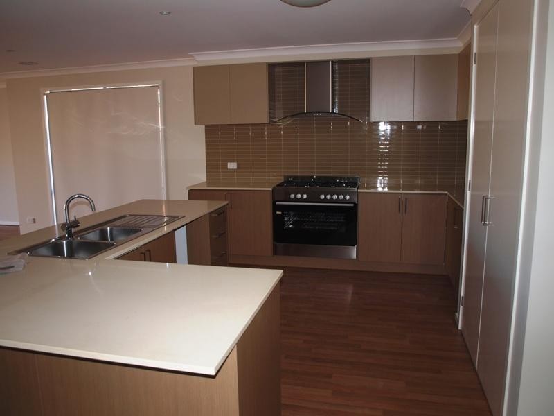 21 Merrystow Way, Melton VIC 3337
