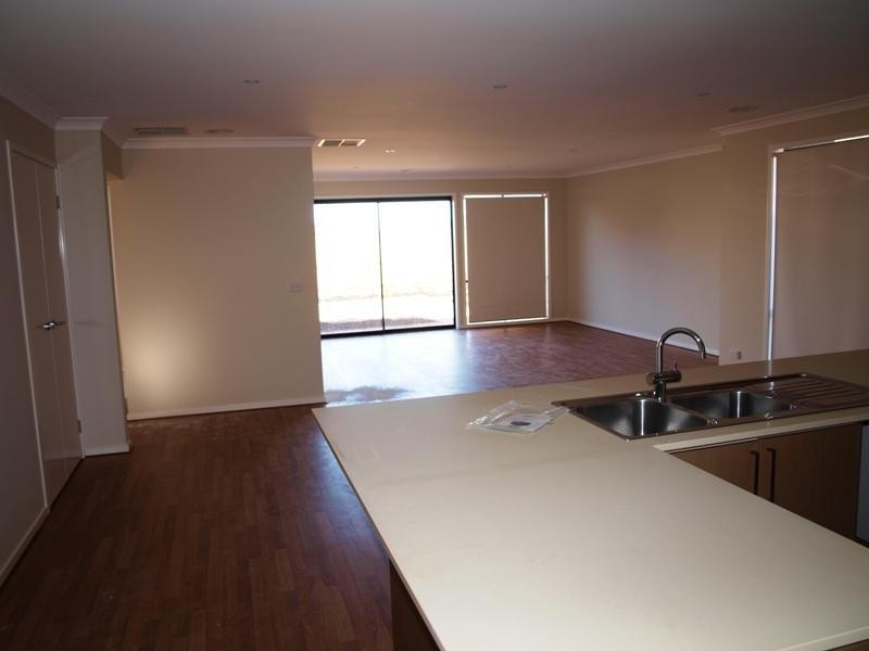 21 Merrystow Way, Melton VIC 3337