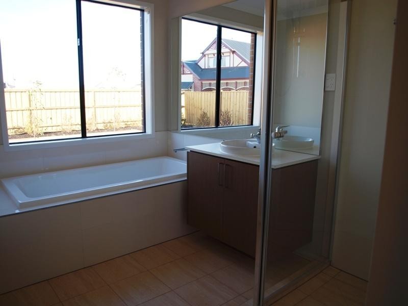 21 Merrystow Way, Melton VIC 3337