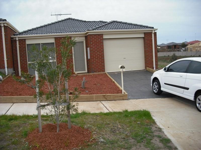 4 Jolley Rise, Melton West VIC 3337