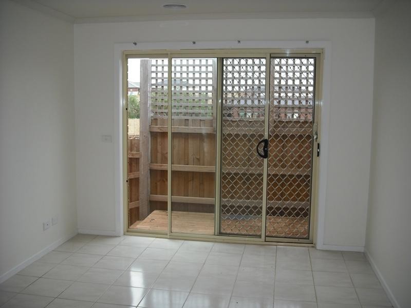 4 Jolley Rise, Melton West VIC 3337