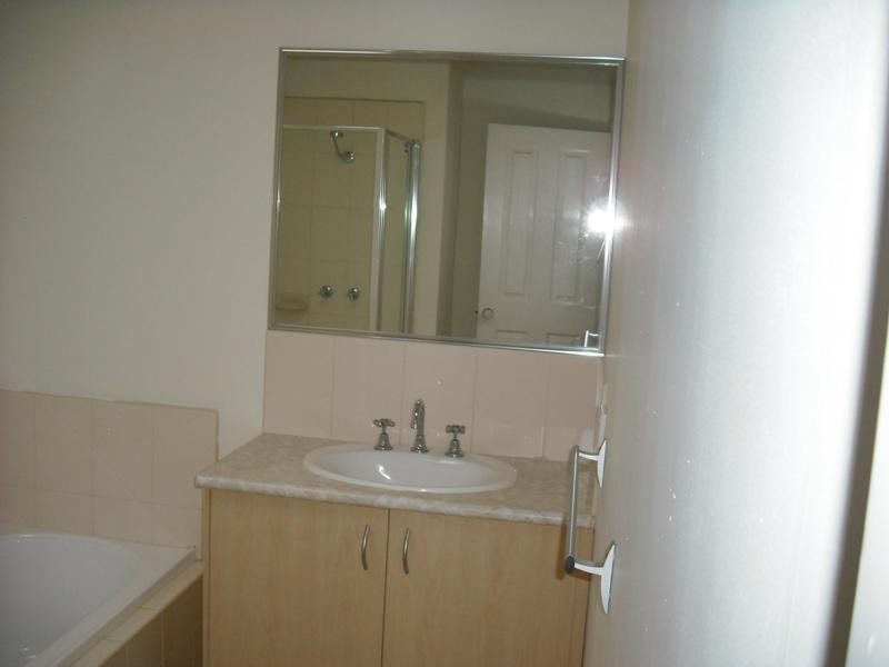 4 Jolley Rise, Melton West VIC 3337