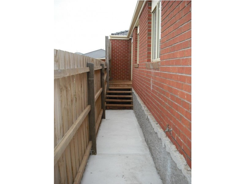 4 Jolley Rise, Melton West VIC 3337