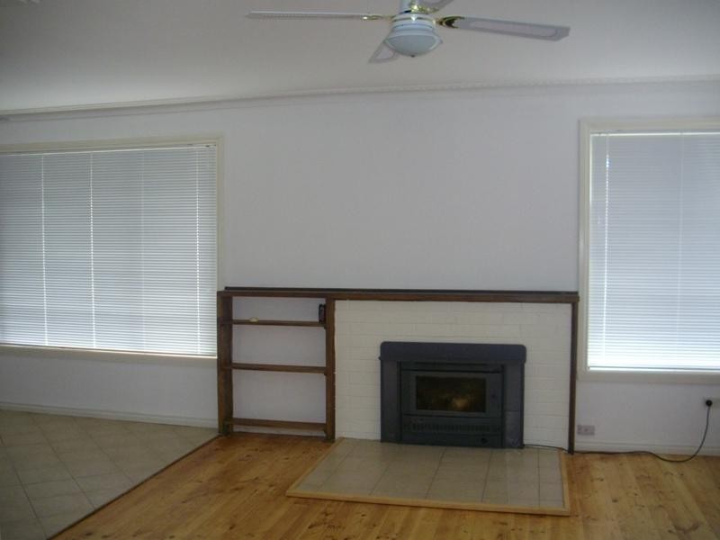 13 Roscrea Road, Melton VIC 3337