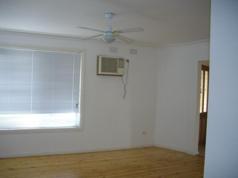 13 Roscrea Road, Melton VIC 3337