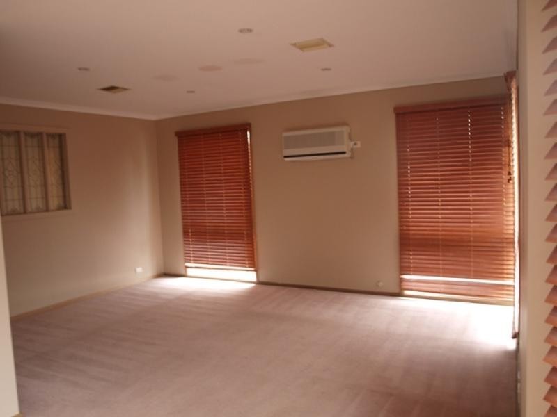 5 Wilong Close, Kurunjang VIC 3337