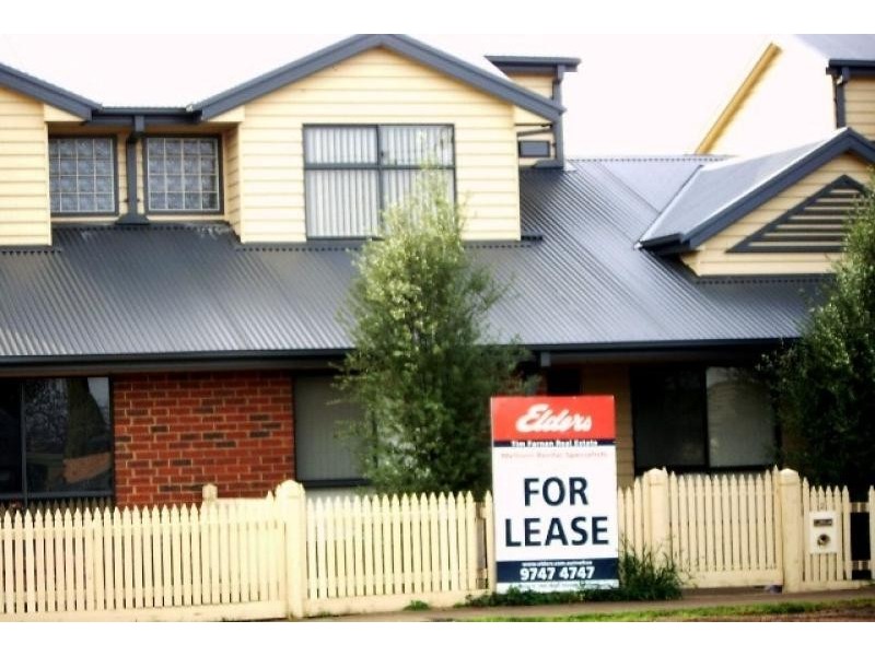 Unit 3/4 Euroa Walk, Melton VIC 3337