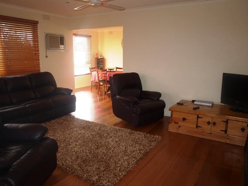 4 Oldershaw Road, Melton VIC 3337
