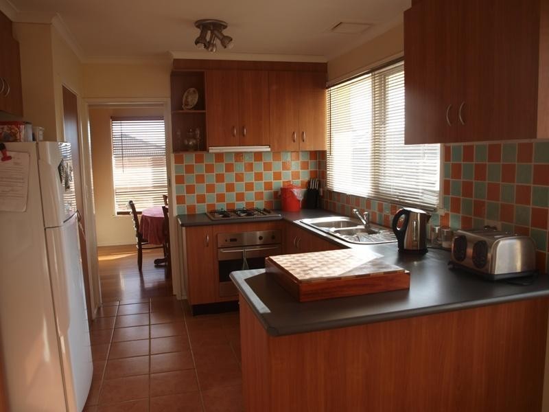 4 Oldershaw Road, Melton VIC 3337