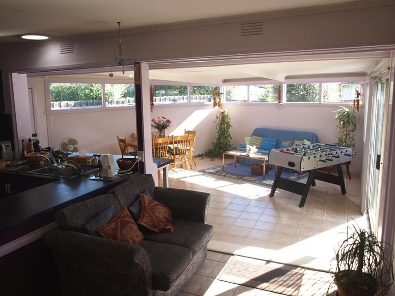 2 Oak Place, Melton West VIC 3337