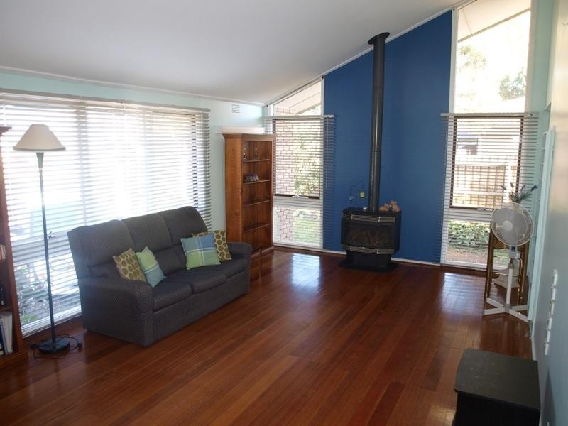 2 Oak Place, Melton West VIC 3337