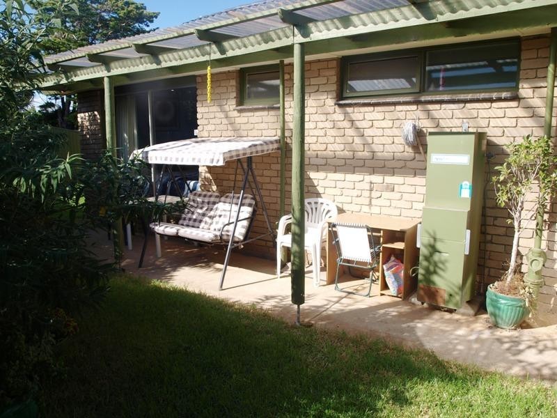 2 Oak Place, Melton West VIC 3337