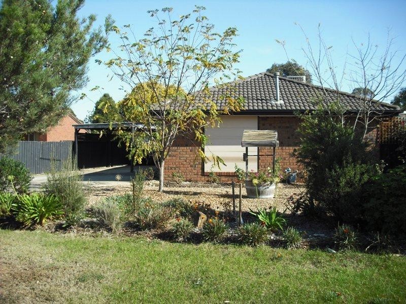 17 Reynolds Place, Melton South VIC 3338