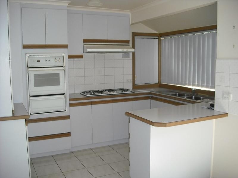 17 Reynolds Place, Melton South VIC 3338