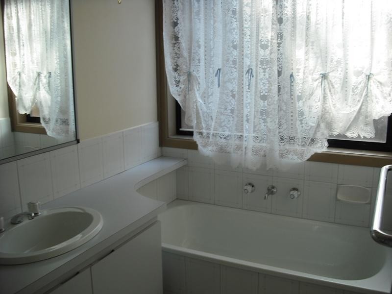 17 Reynolds Place, Melton South VIC 3338