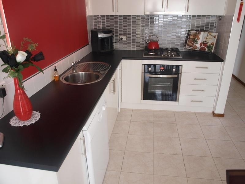 8 Manning Avenue, Kurunjang VIC 3337