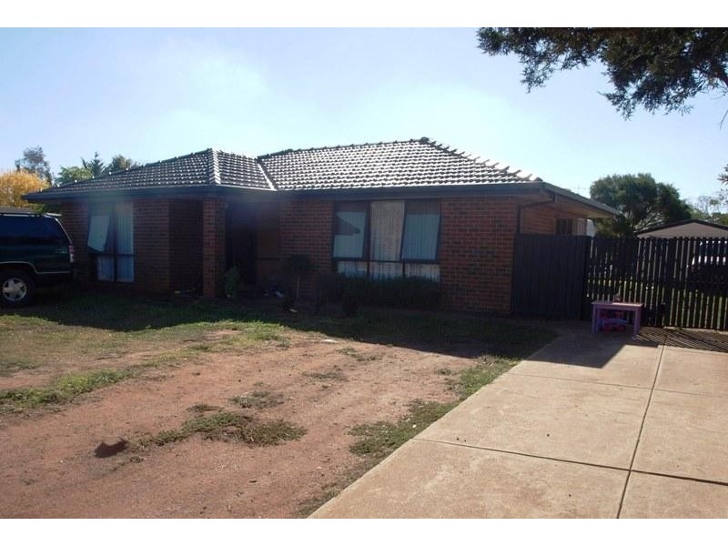 2 Simon Court, Melton South VIC 3338