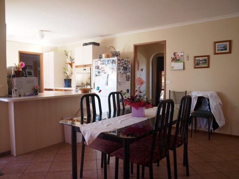 2 Simon Court, Melton South VIC 3338