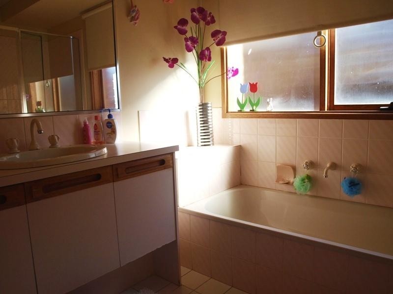 2 Simon Court, Melton South VIC 3338