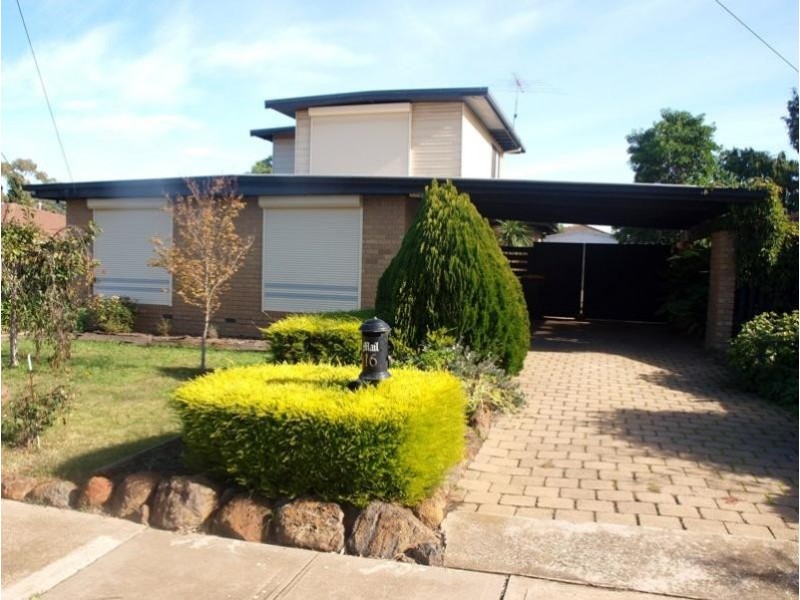 16 Sutherland Avenue, Melton South VIC 3338