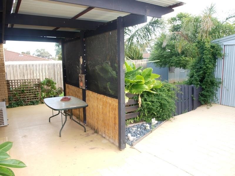 16 Sutherland Avenue, Melton South VIC 3338