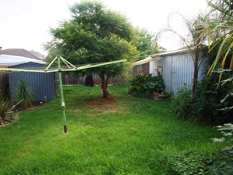 16 Sutherland Avenue, Melton South VIC 3338