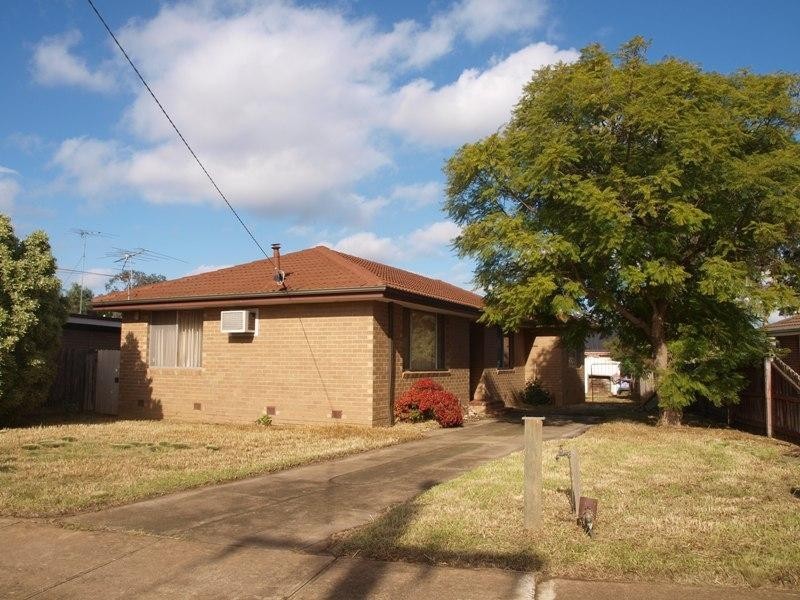 33 First Avenue, Melton South VIC 3338